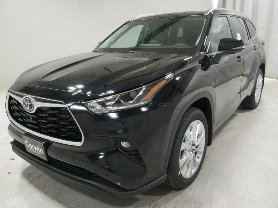 new 2024 Toyota Highlander car, priced at $52,574