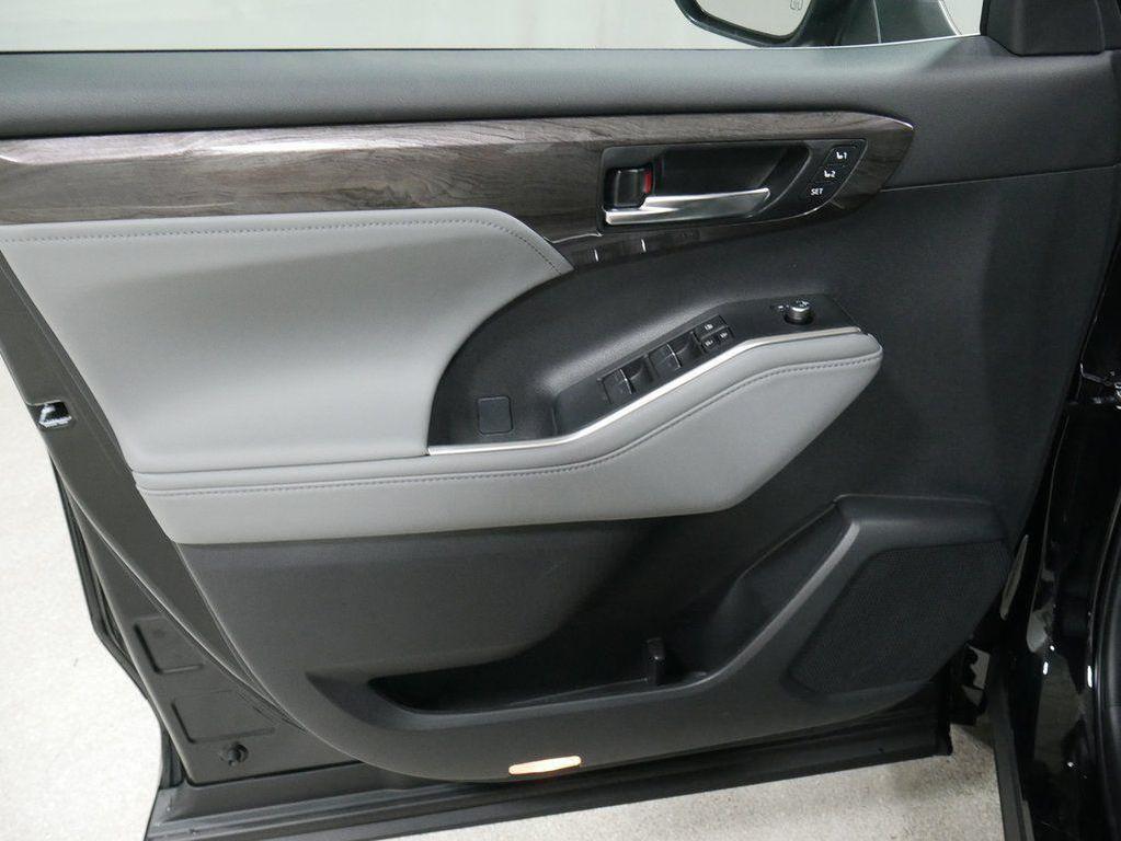 new 2024 Toyota Highlander car, priced at $52,574