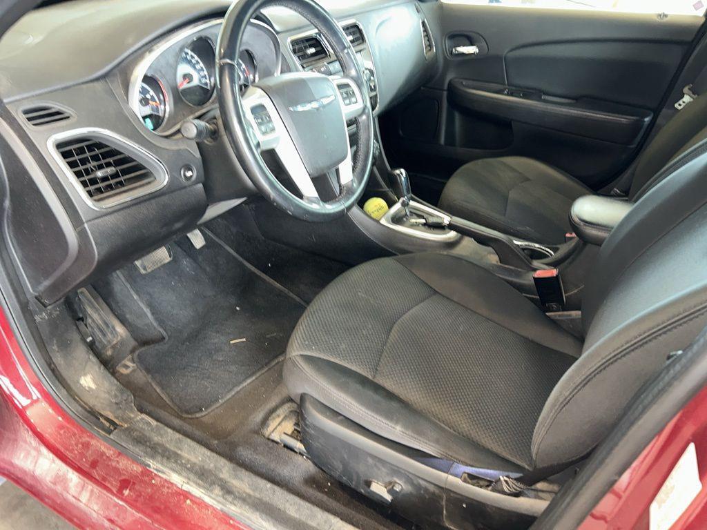 used 2011 Chrysler 200 car