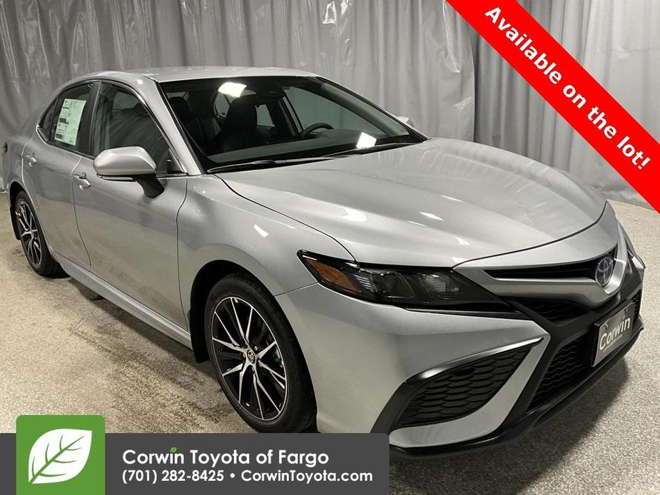 new 2024 Toyota Camry Hybrid car, priced at $33,443
