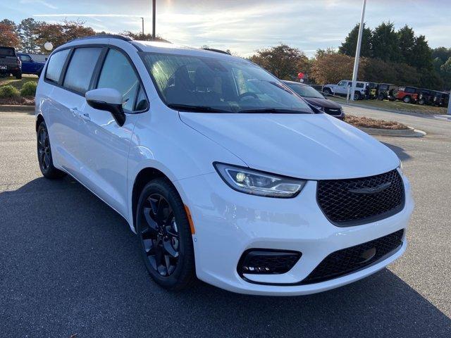 new 2023 Chrysler Pacifica car, priced at $49,389