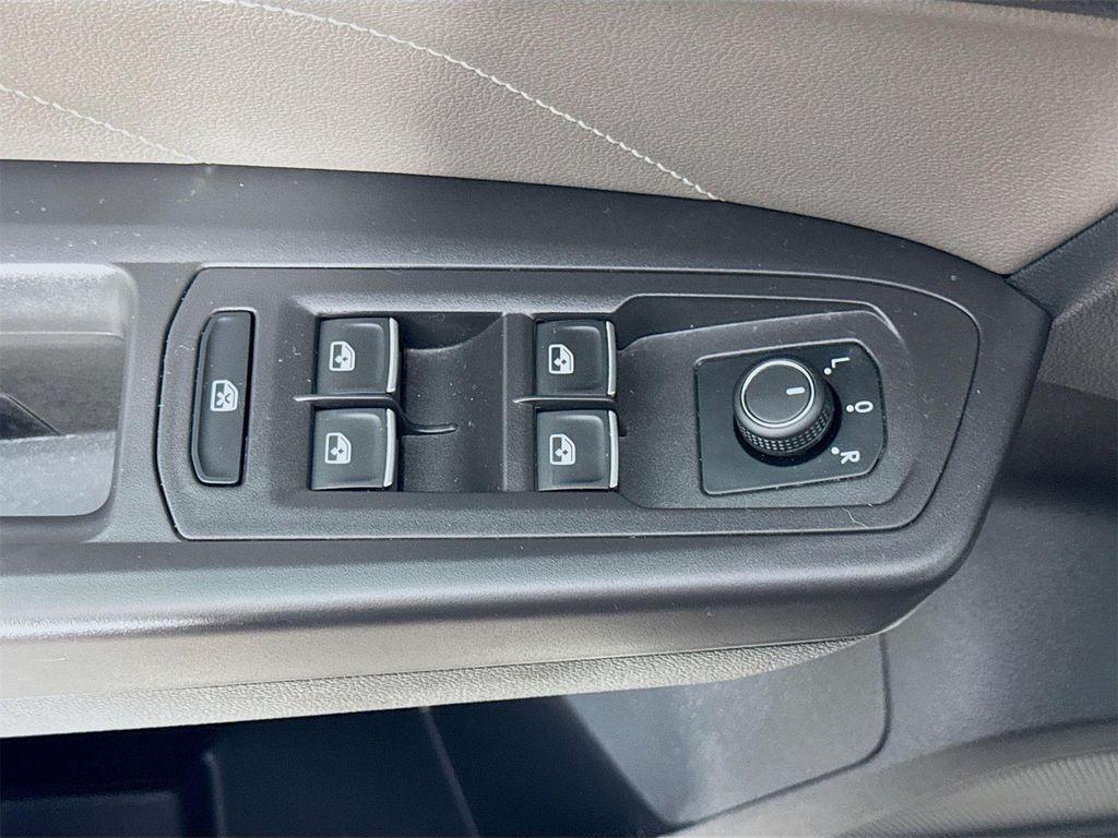 used 2023 Volkswagen Atlas car, priced at $21,994
