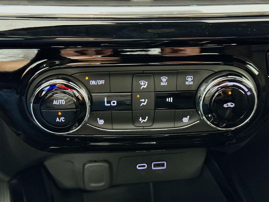 new 2025 Chevrolet Trax car, priced at $27,125