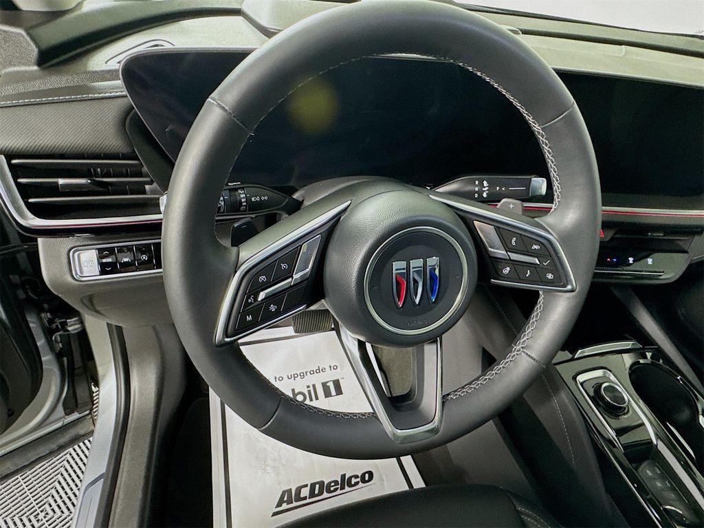 used 2025 Buick Envision car, priced at $34,870