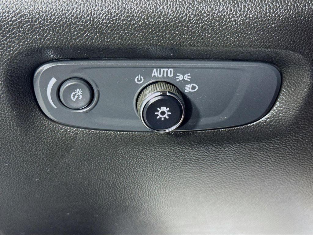 used 2022 Chevrolet Traverse car, priced at $29,460