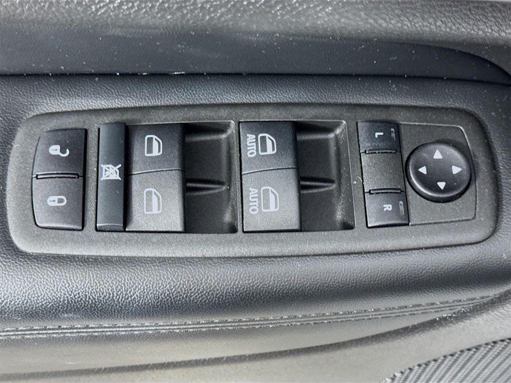 used 2022 Jeep Grand Cherokee car, priced at $23,394