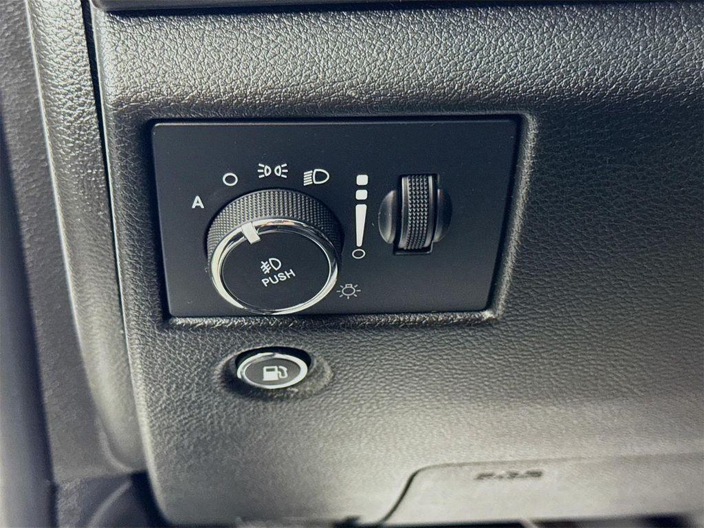 used 2022 Jeep Grand Cherokee car, priced at $23,394