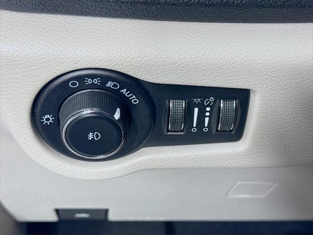 used 2023 Chrysler Pacifica car, priced at $31,121