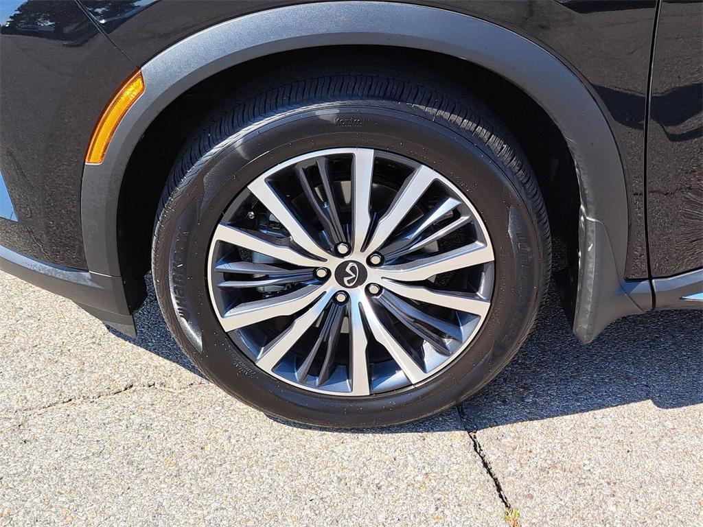 used 2025 INFINITI QX60 car, priced at $50,000