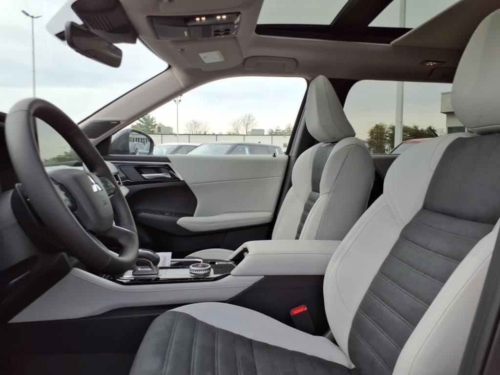 new 2025 Mitsubishi Outlander car, priced at $40,350