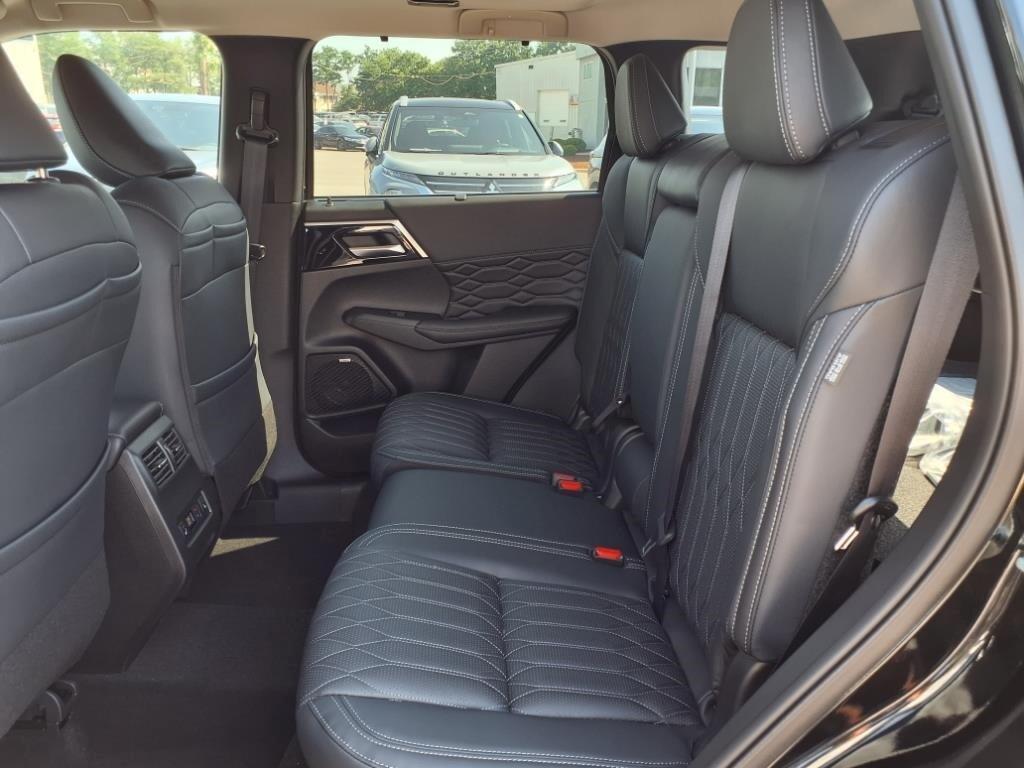 new 2025 Mitsubishi Outlander car
