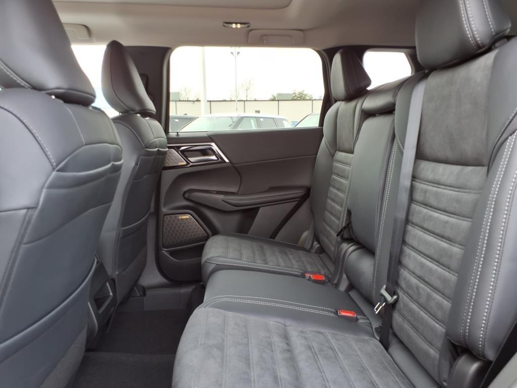 new 2025 Mitsubishi Outlander car, priced at $39,870