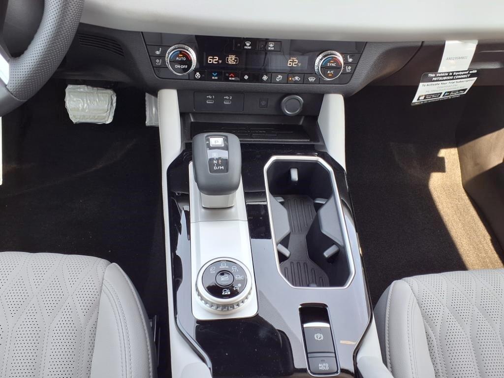 new 2025 Mitsubishi Outlander car, priced at $43,750