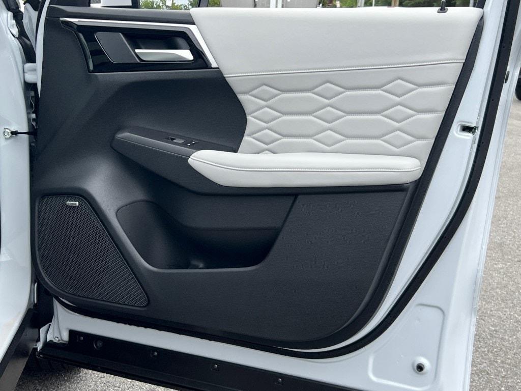 new 2025 Mitsubishi Outlander car, priced at $43,750