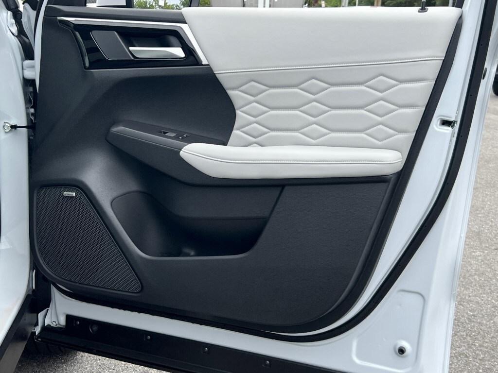 new 2025 Mitsubishi Outlander car, priced at $43,750