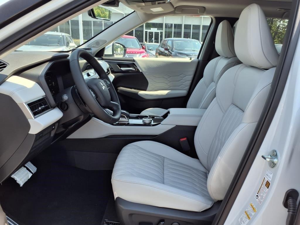 new 2025 Mitsubishi Outlander car, priced at $43,750