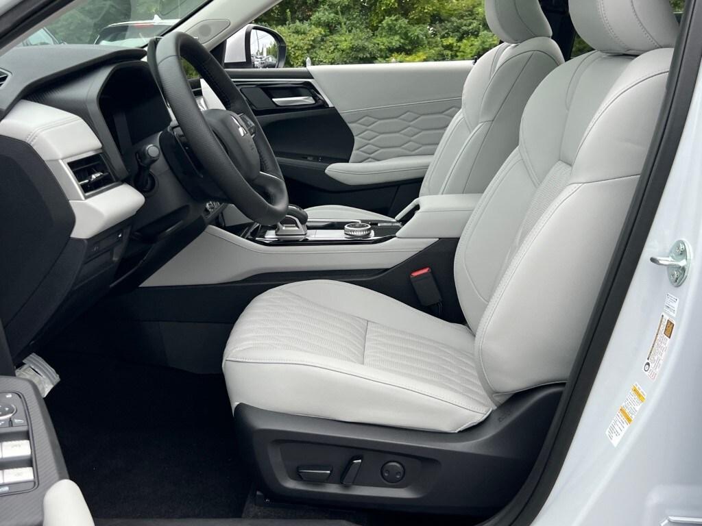 new 2025 Mitsubishi Outlander car, priced at $43,750