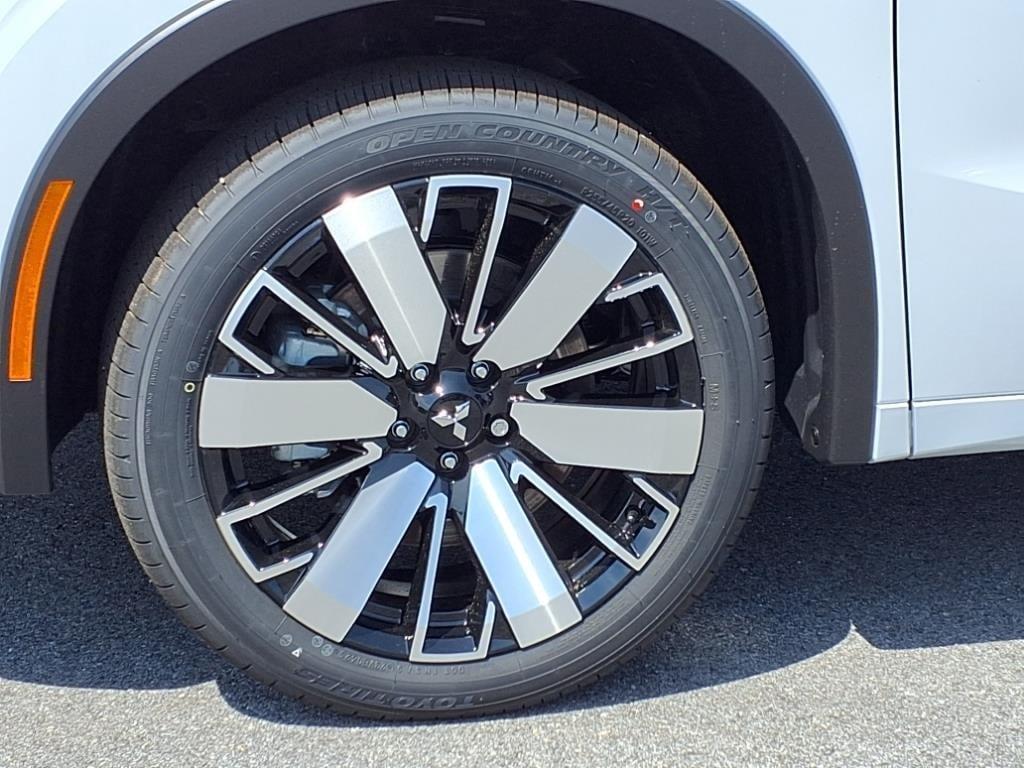new 2025 Mitsubishi Outlander car, priced at $43,750