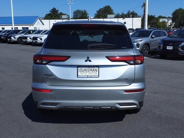 new 2024 Mitsubishi Outlander car, priced at $37,895