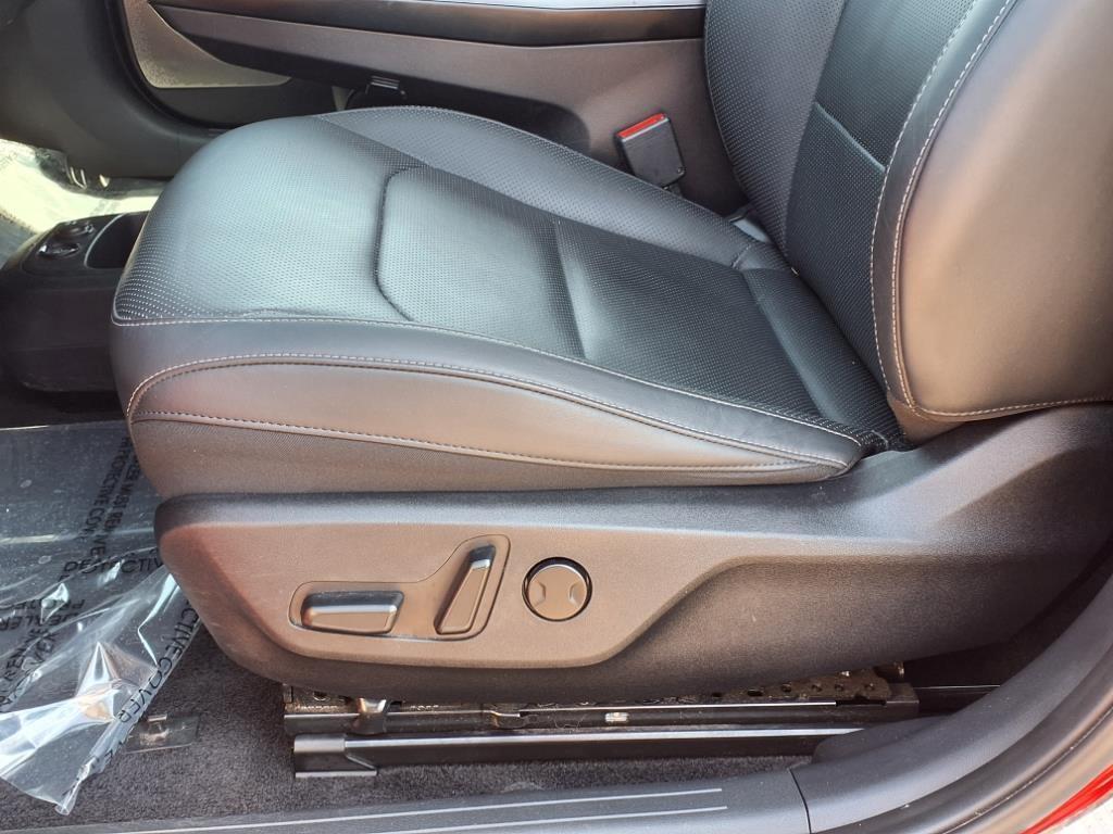 used 2023 Kia EV6 car, priced at $25,500