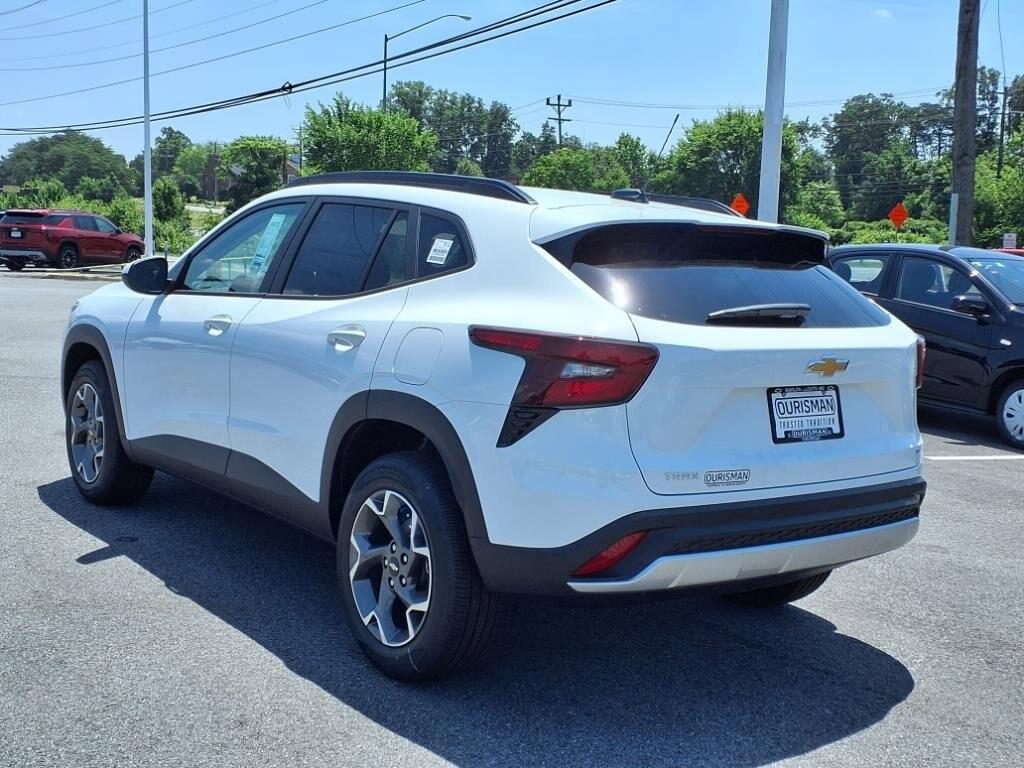 new 2025 Chevrolet Trax car, priced at $24,795