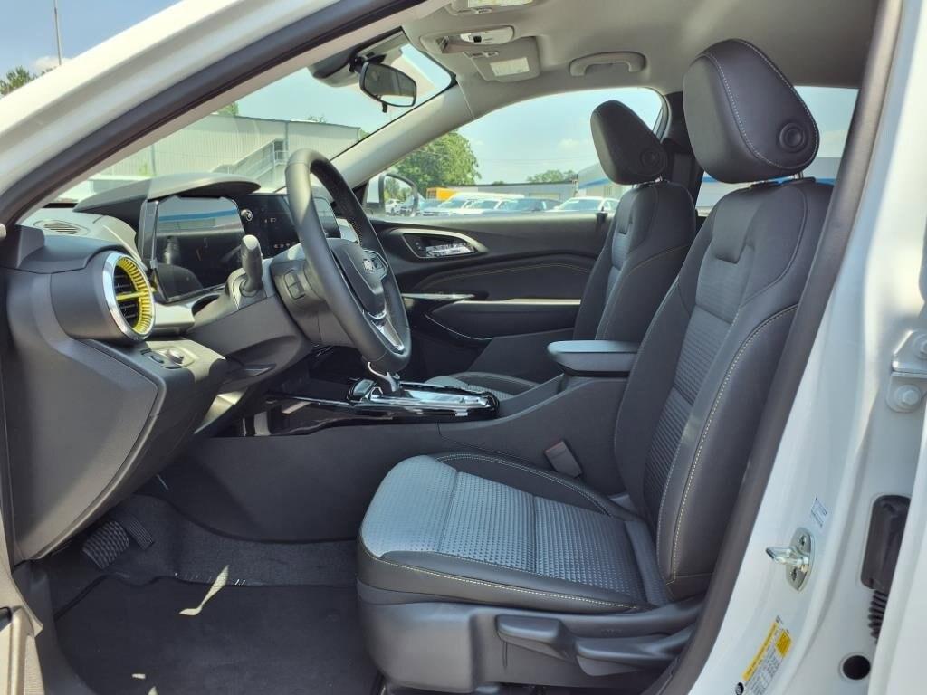 new 2025 Chevrolet Trax car, priced at $24,795