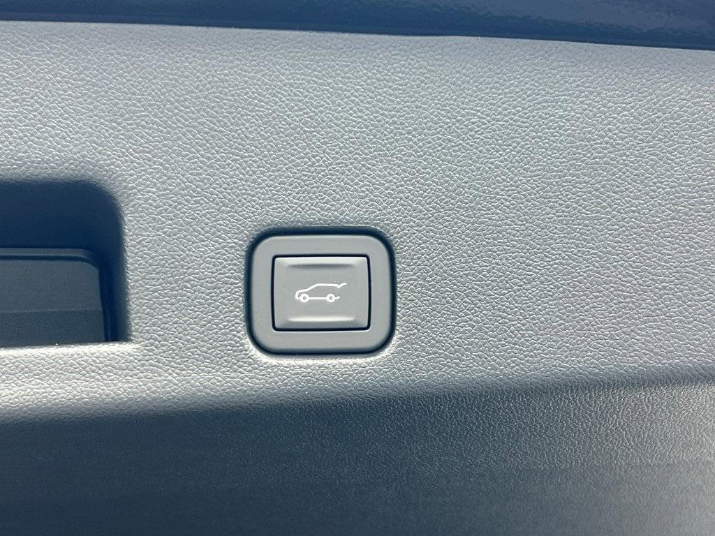 new 2026 Chevrolet Traverse car, priced at $54,795
