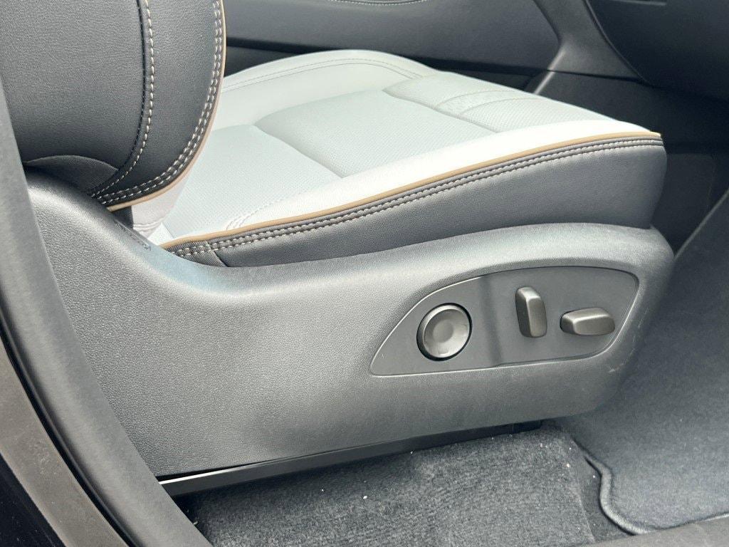 new 2026 Chevrolet Traverse car, priced at $54,795
