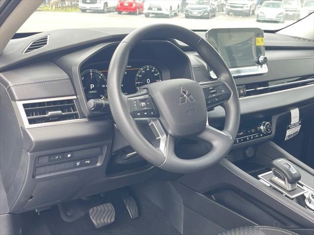 new 2025 Mitsubishi Outlander car