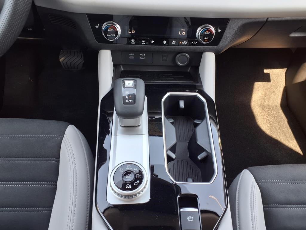 new 2025 Mitsubishi Outlander car