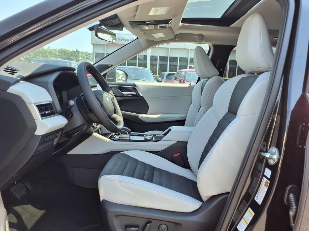 new 2025 Mitsubishi Outlander car
