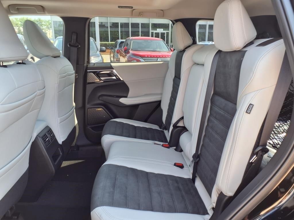 new 2025 Mitsubishi Outlander car