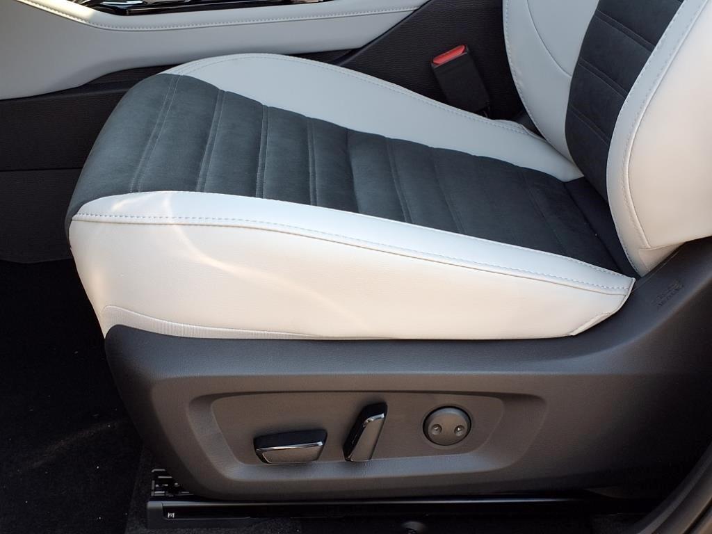 new 2025 Mitsubishi Outlander car