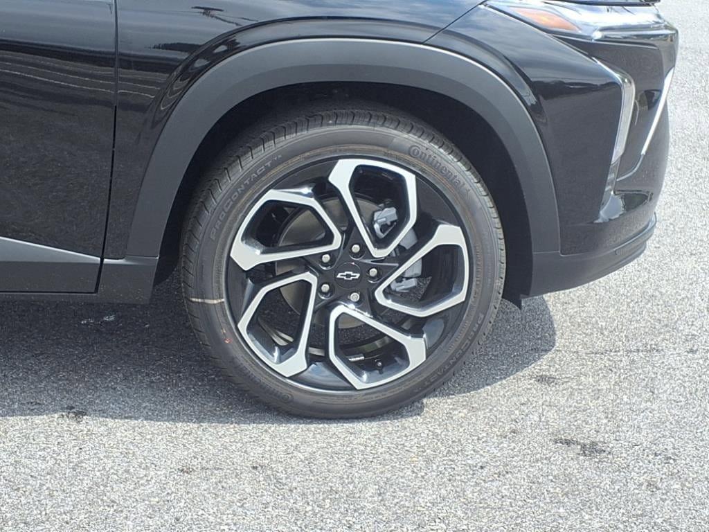 new 2025 Chevrolet Trax car, priced at $25,995