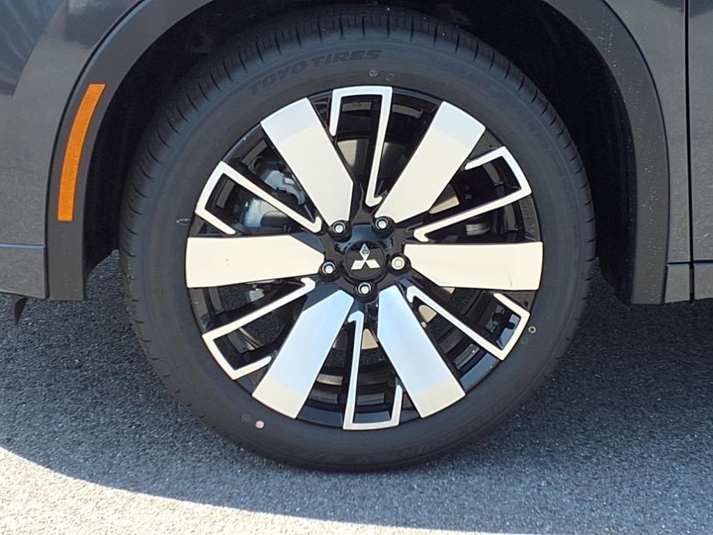 new 2025 Mitsubishi Outlander car