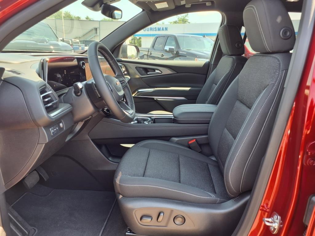 new 2025 Chevrolet Traverse car, priced at $43,100