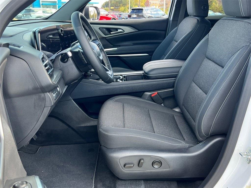 new 2026 Chevrolet Traverse car, priced at $38,420