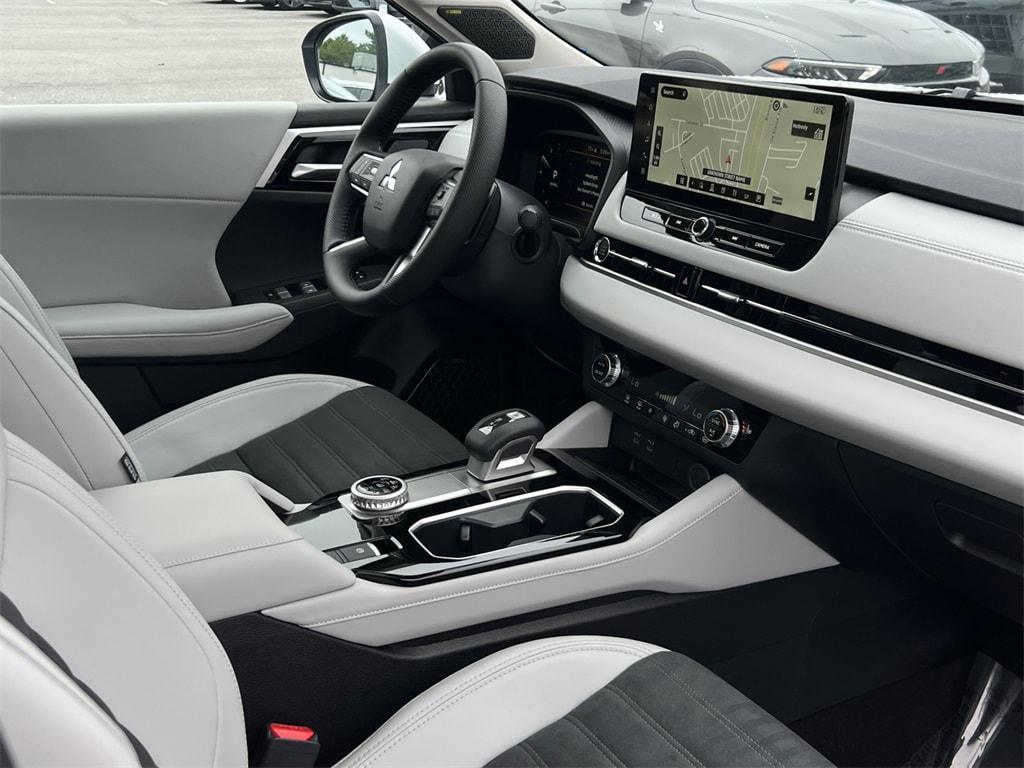 new 2025 Mitsubishi Outlander car, priced at $40,625