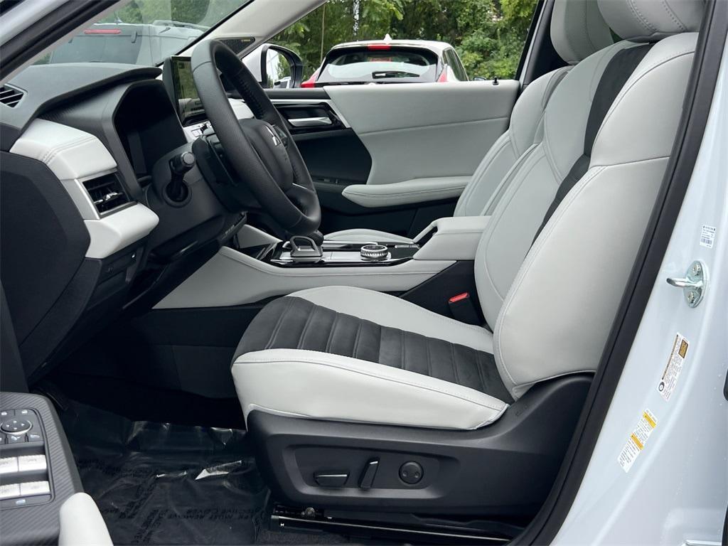 new 2025 Mitsubishi Outlander car, priced at $40,625