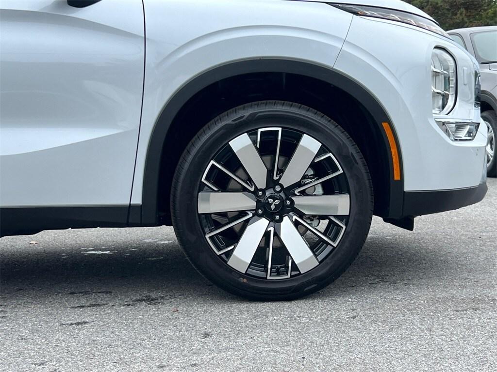 new 2025 Mitsubishi Outlander car, priced at $40,625