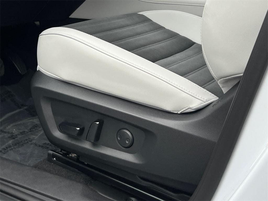 new 2025 Mitsubishi Outlander car, priced at $40,625