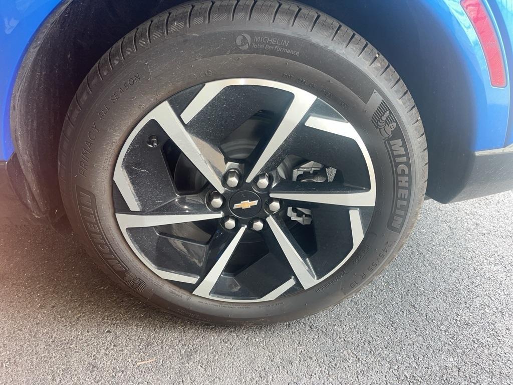 used 2025 Chevrolet Equinox EV car, priced at $31,500