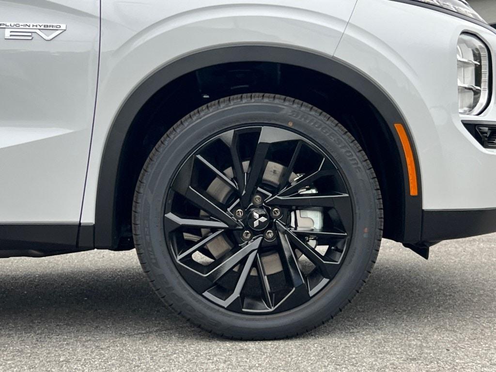 new 2025 Mitsubishi Outlander PHEV car, priced at $52,330