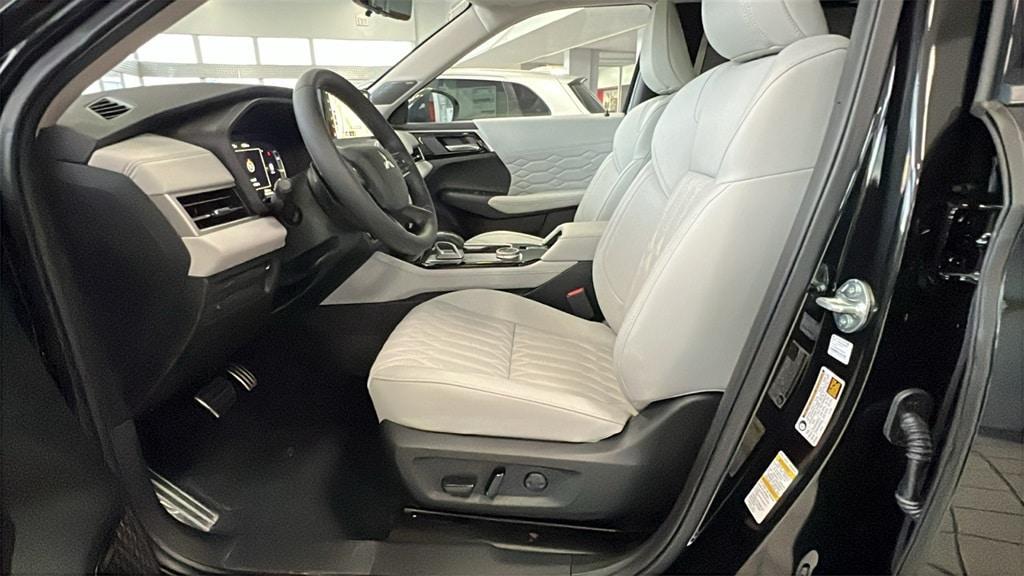 new 2025 Mitsubishi Outlander car, priced at $46,590