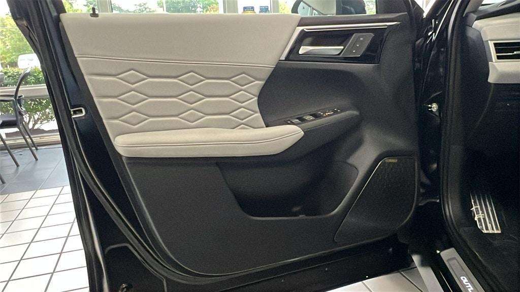 new 2025 Mitsubishi Outlander car, priced at $46,590