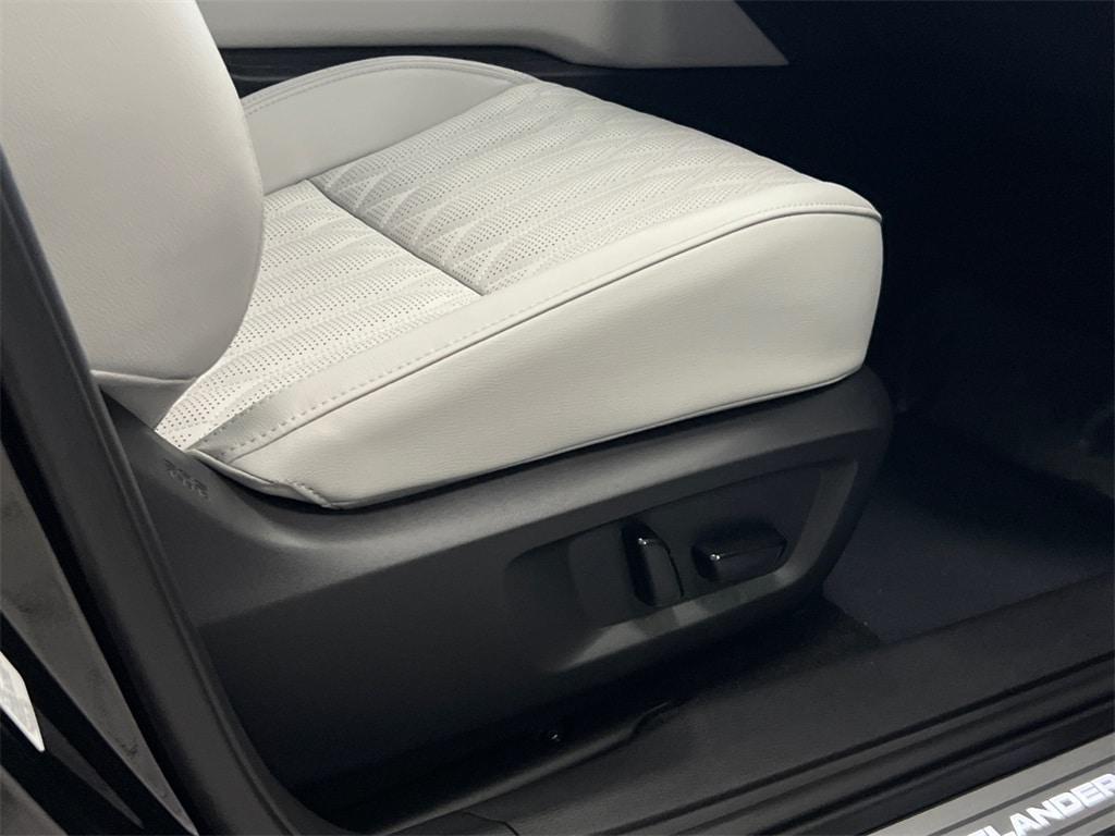 new 2025 Mitsubishi Outlander car, priced at $46,590