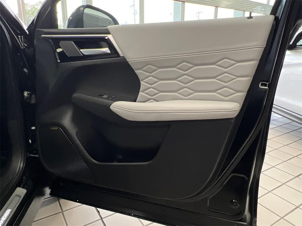 new 2025 Mitsubishi Outlander car, priced at $46,590