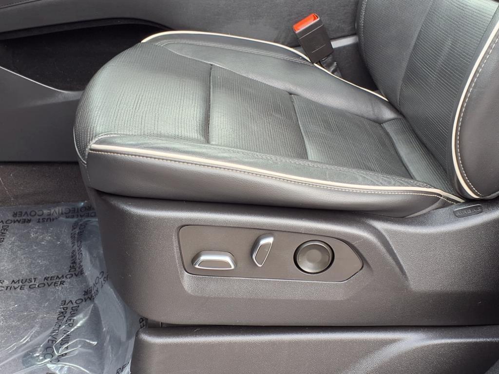 used 2022 Cadillac Escalade ESV car, priced at $69,300