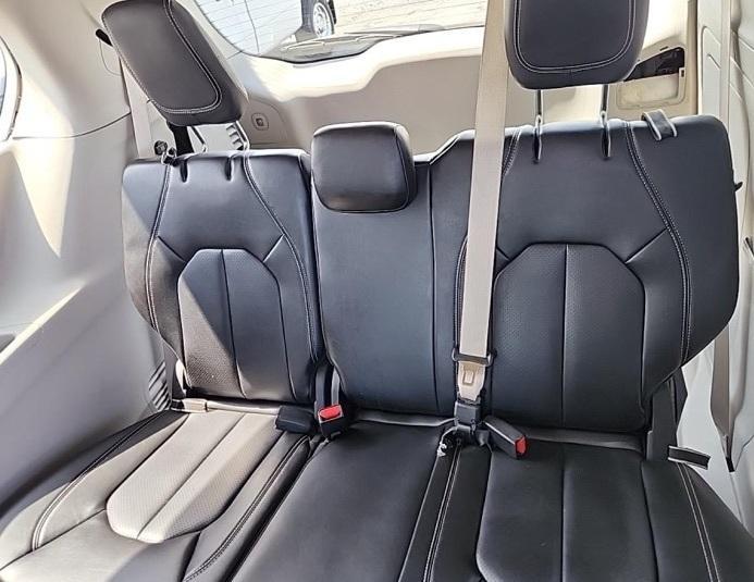 used 2023 Chrysler Pacifica Hybrid car, priced at $28,900