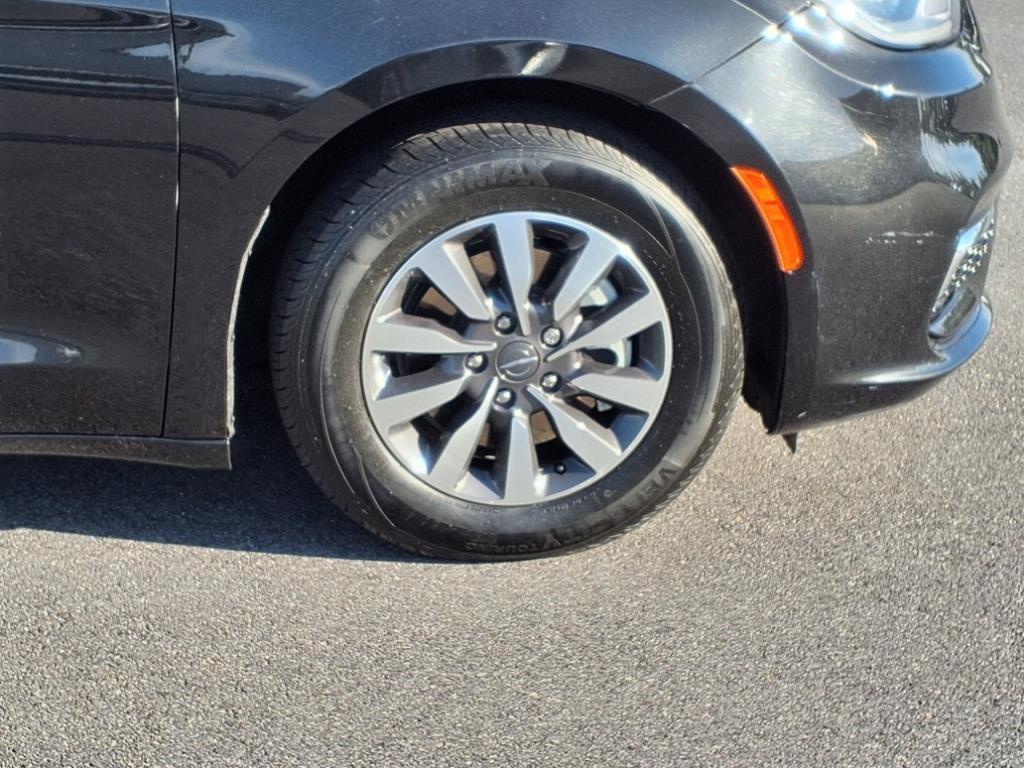 used 2023 Chrysler Pacifica Hybrid car, priced at $27,500